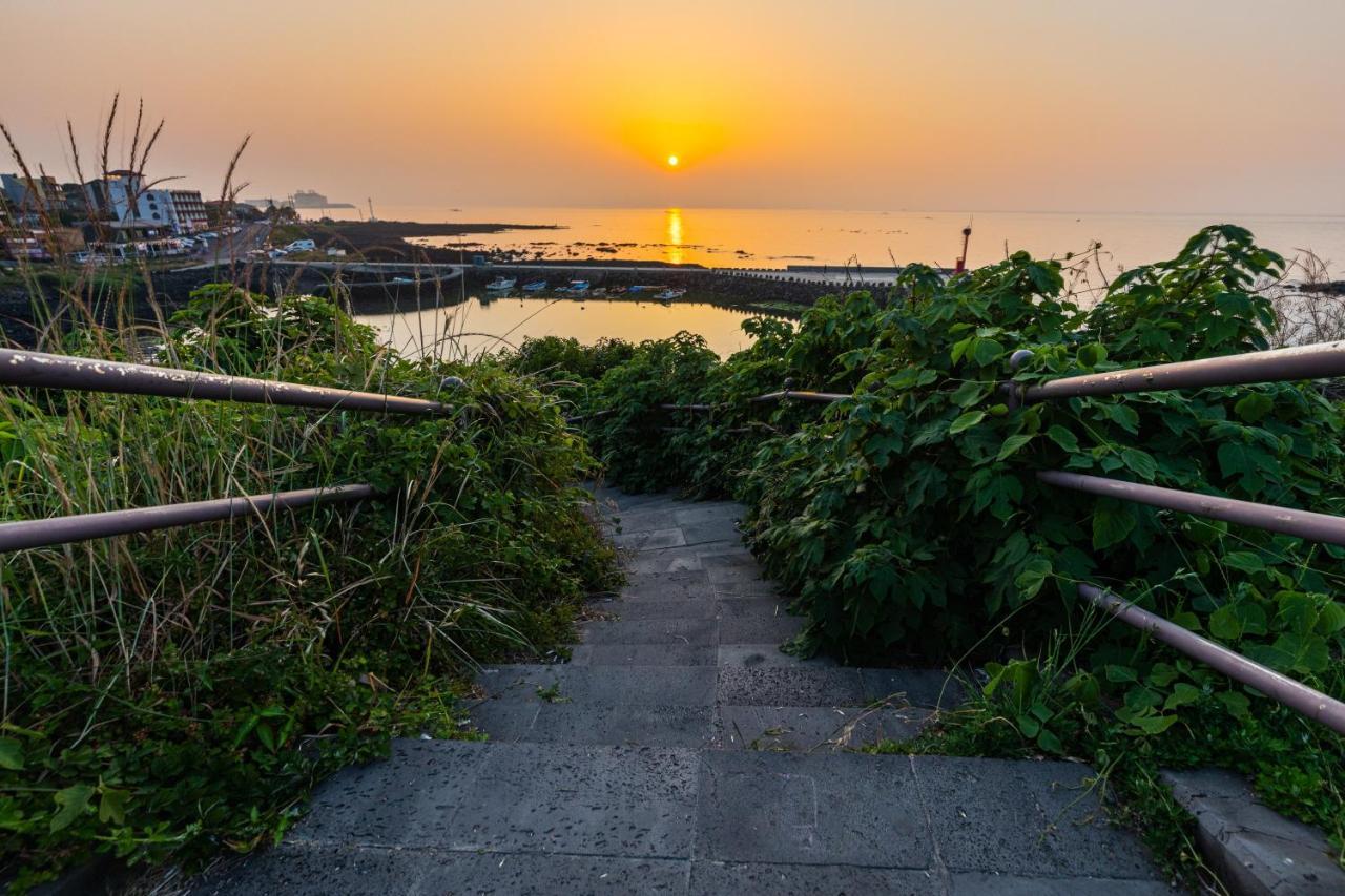 Aewol Oceanstay Jeju Exterior photo